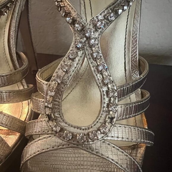 Aldo Gold Heels - Picture 6 of 8